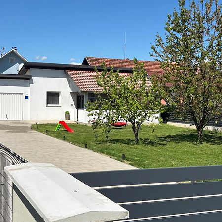 Kod Dide - Entry With Pin 0-24H Lejlighed Slavonski Brod Eksteriør billede